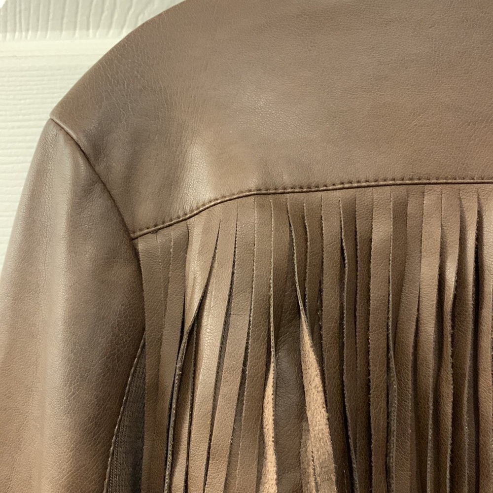COFFEESHOP FAUX LEATHER JACKET BROWN/wFRINGE SZ M CROPPED 100%POLY-ZIP WRIST - Picture 8 of 9